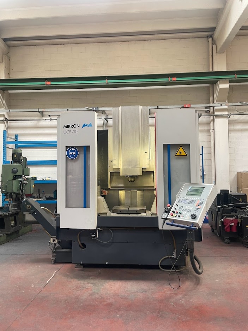 Centro di lavoro verticale a 5 assi MIKRON UCP 710 - Full machine photo 
