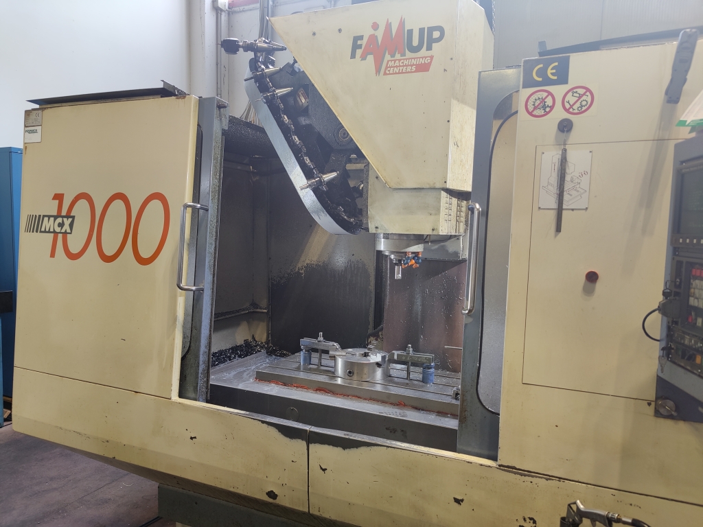 Centro di lavoro verticale Famup MCX 1000 - Foto integrale macchina 