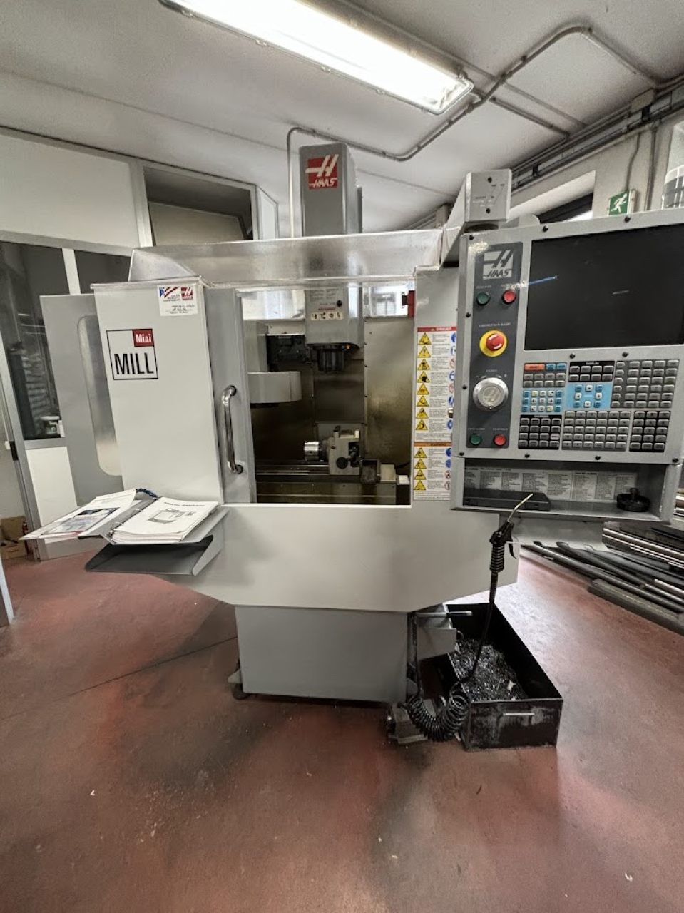 Centro di lavoro verticale Haas Minimill HE - Foto integrale macchina 