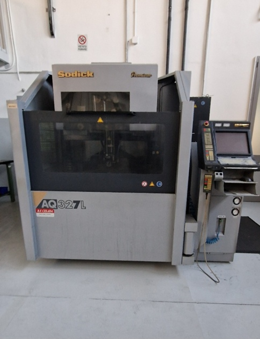 Elettroerosione a filo LQ33W - Full machine photo  Elettroerosione a filo LQ33W - Full machine photo