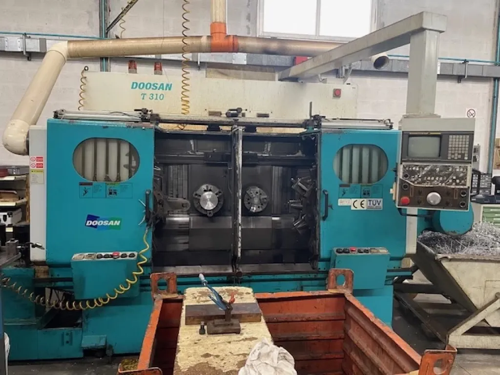 Tornio bimandrino Doosan T310 - Foto integrale macchina 