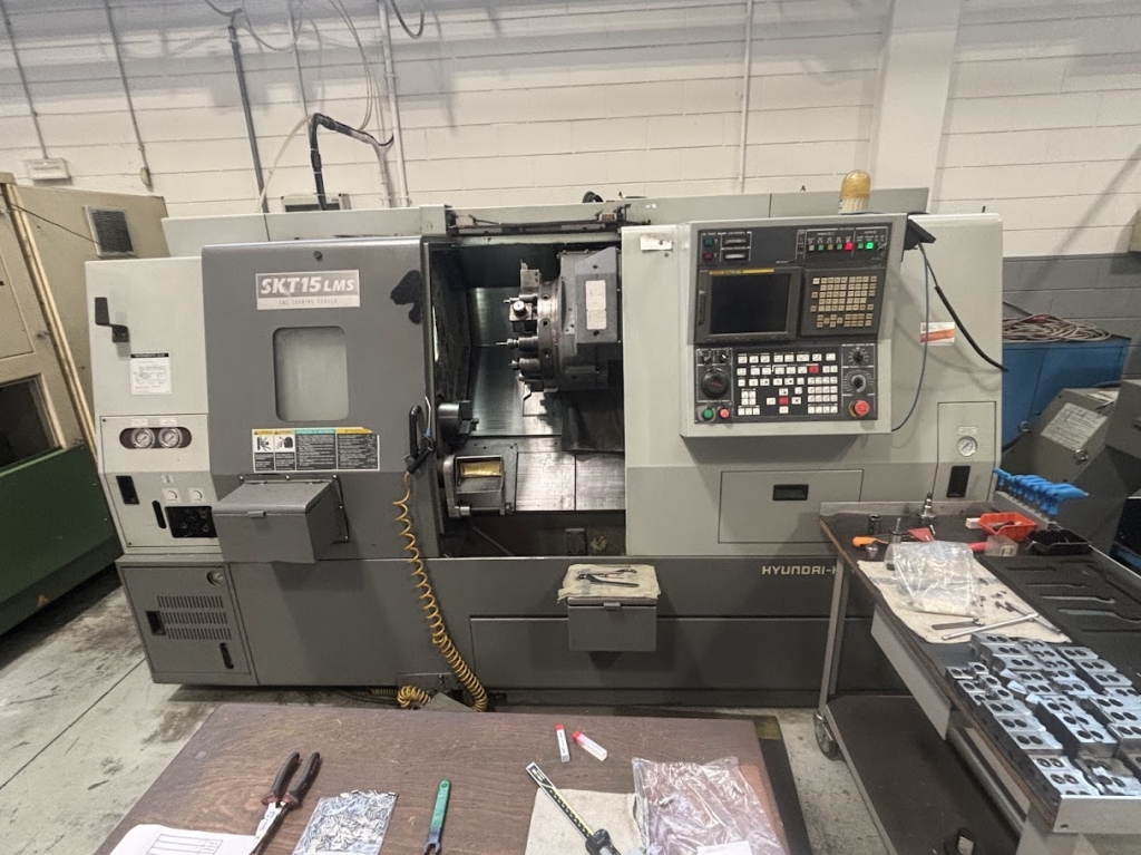 Tornio CNC Hyundai Kia SKT15LMS - Foto integrale macchina 