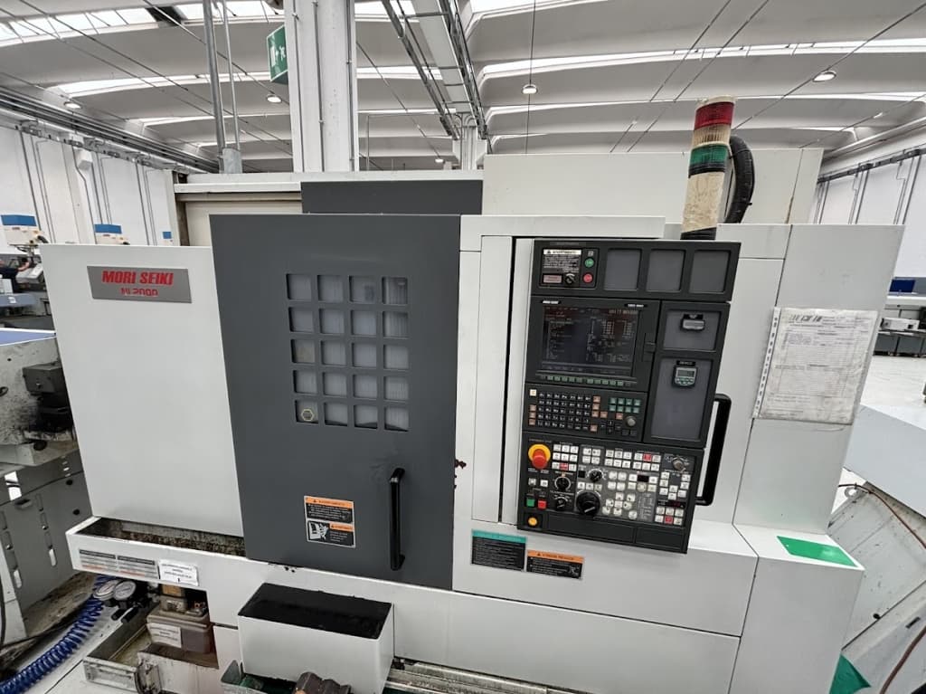 Tornio CNC con caricamento da barra Mori seiki NL 2000 SY 500