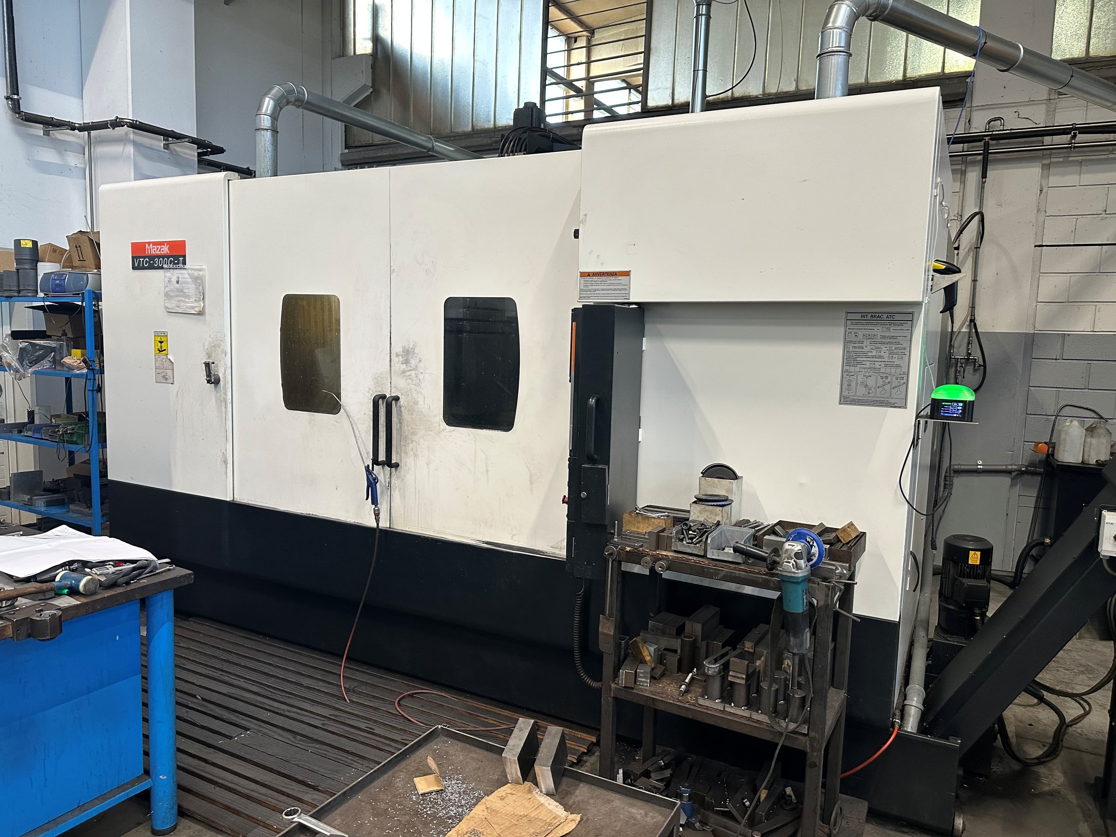 Centro di lavoro verticale Mazak VTC 300C II