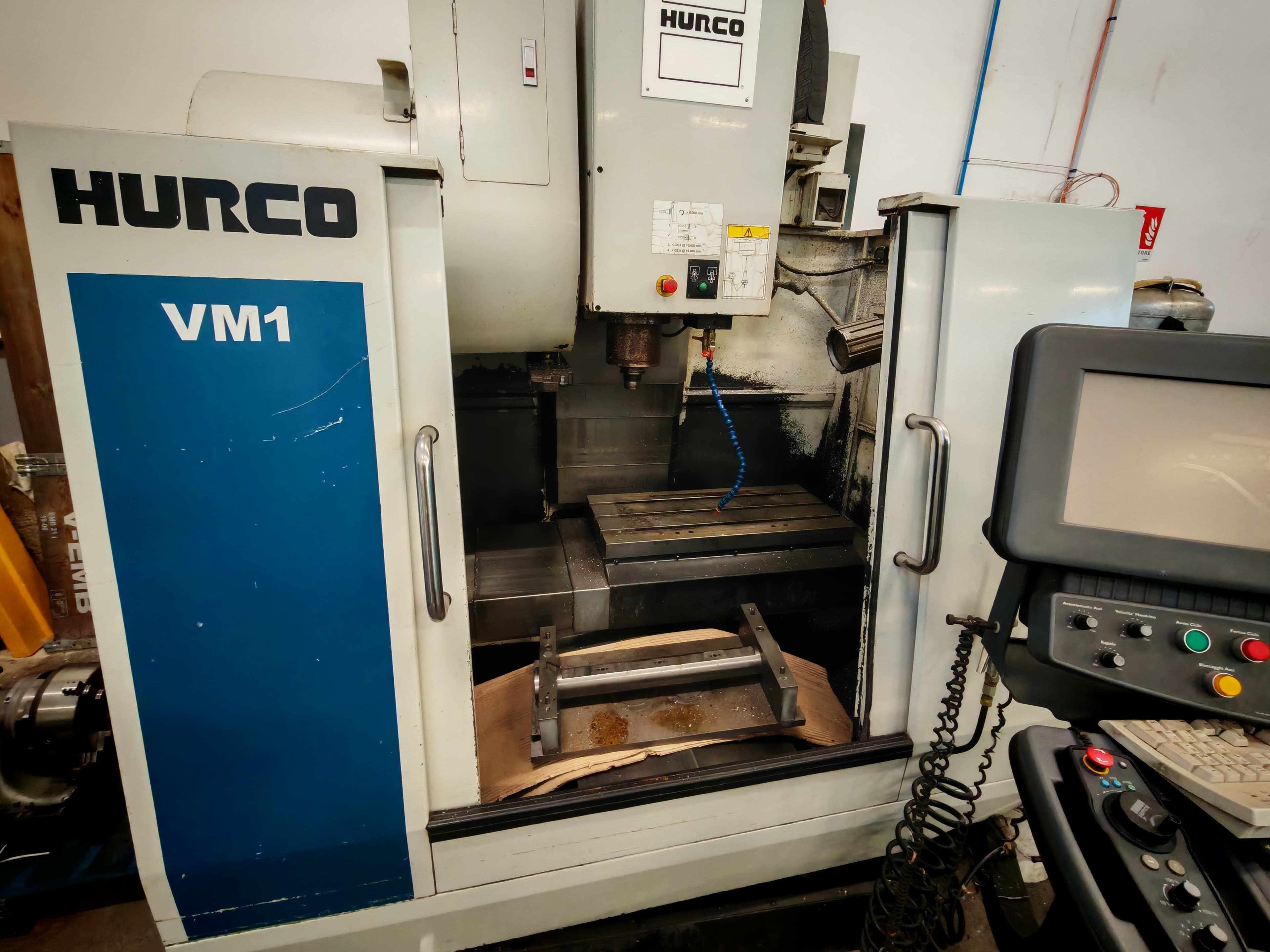 Centro di lavoro verticale Hurco VM1