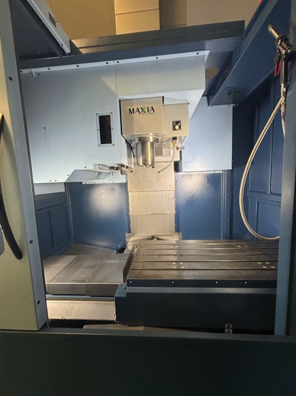 Centro Di Lavoro Verticale Matsuura VX-1000 Foto zona di lavoro 