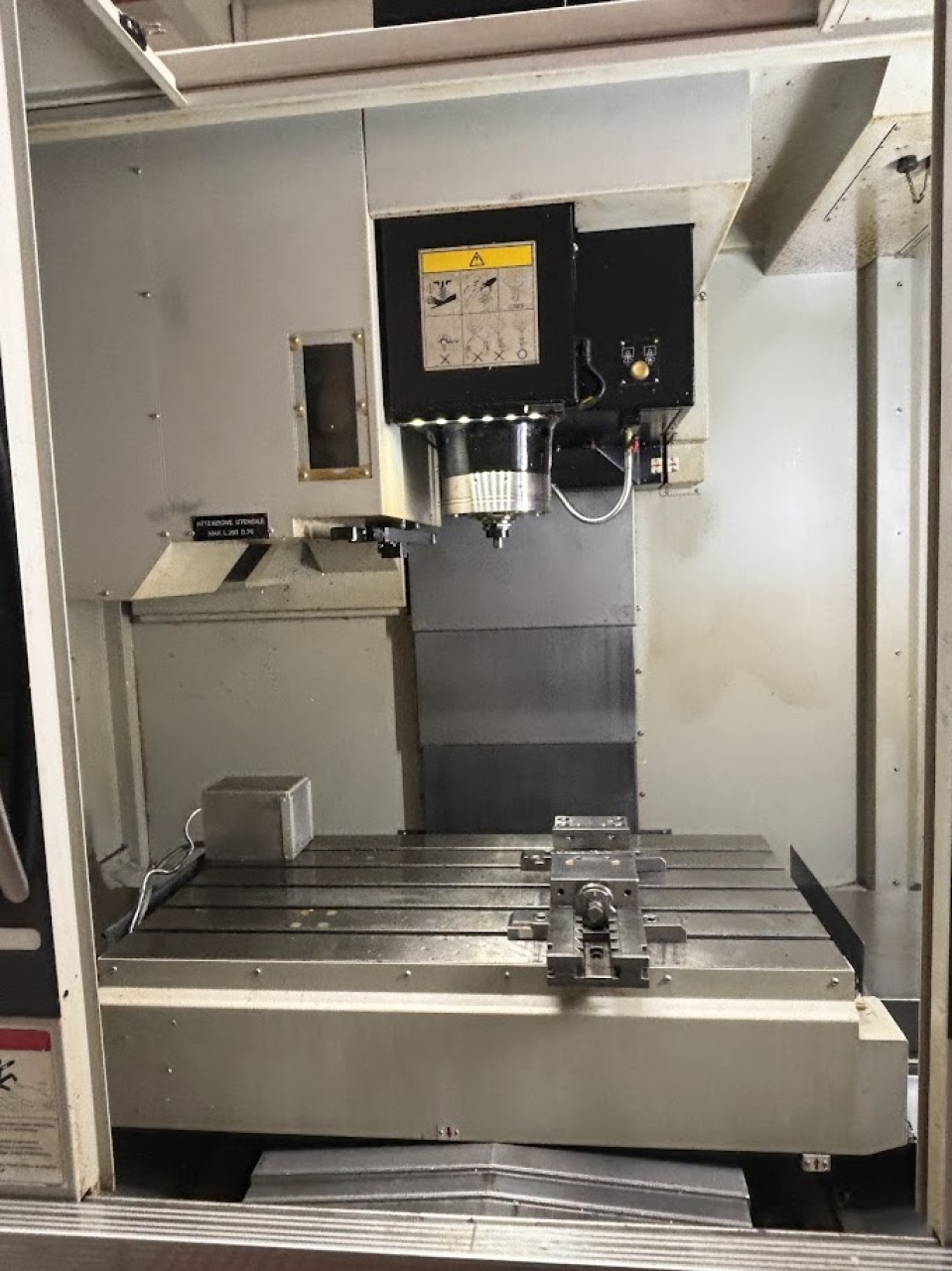 Centro Di Lavoro Verticale Quaser  MV184P/12B Foto zona di lavoro 