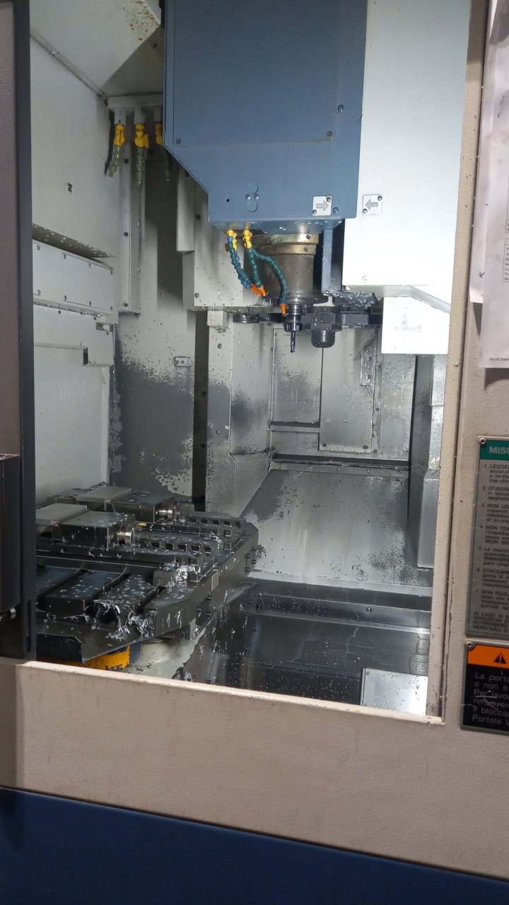 Centro Di Lavoro Verticale Rotopallet Mori Seiki GV 503 Foto zona di lavoro 