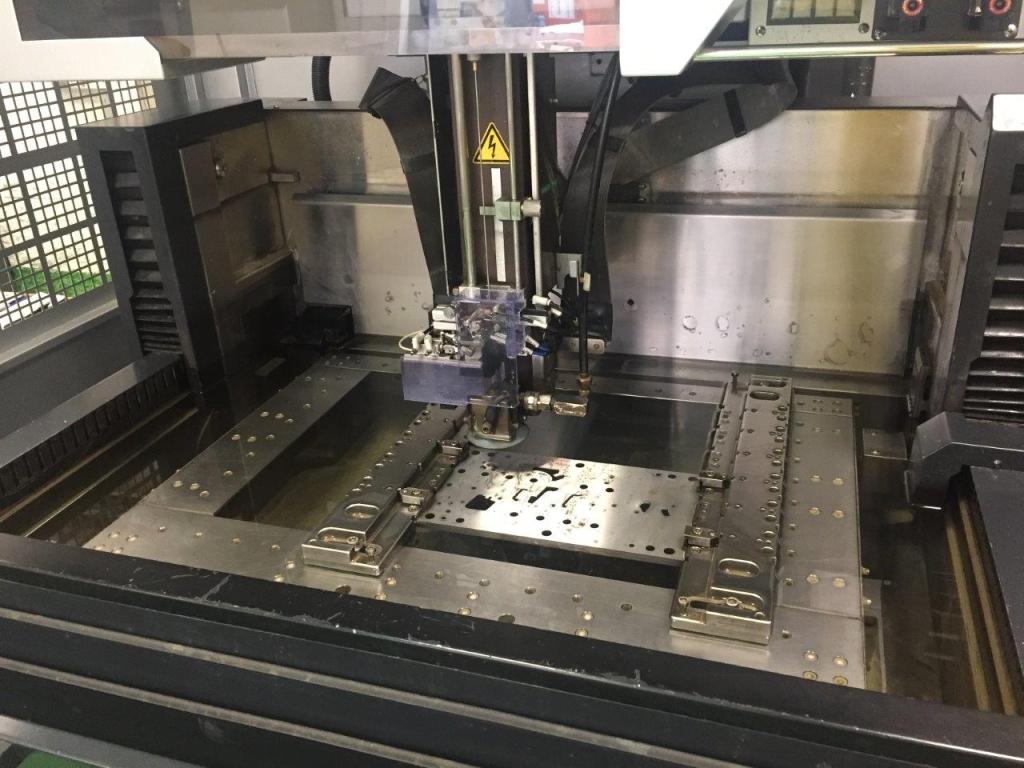 Elettroerosione A Filo Sodick AG600L Foto zona di lavoro 