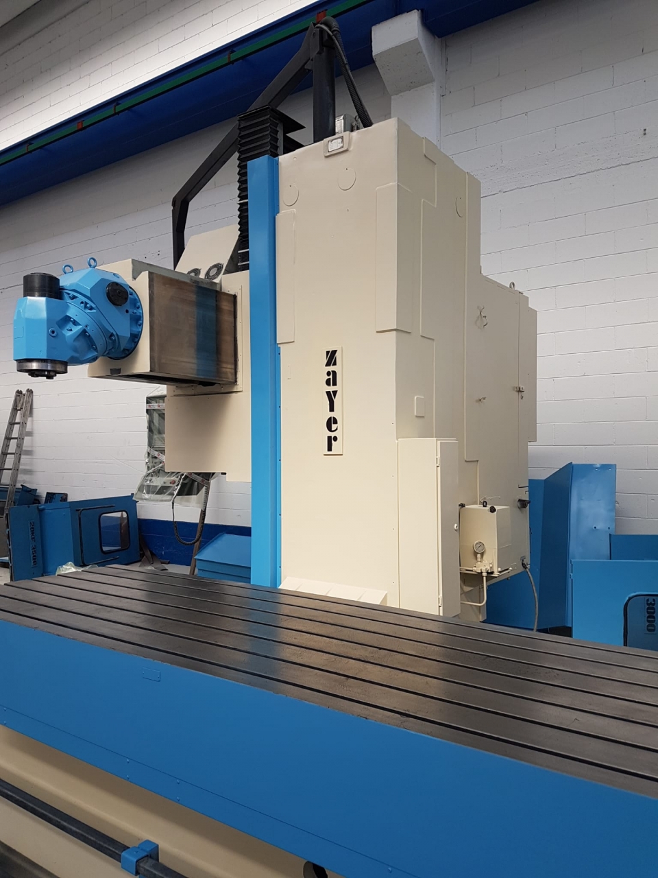 Fresatrice CNC ZAYER 30KF 3000 Foto zona di lavoro 