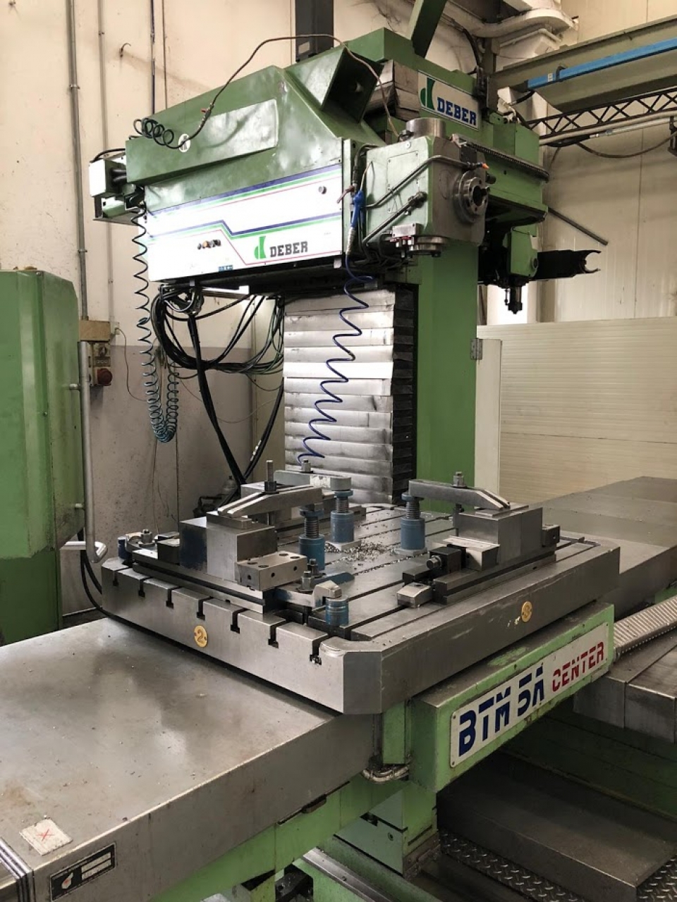 Fresatrice Deber BTM 5-A Foto zona di lavoro 