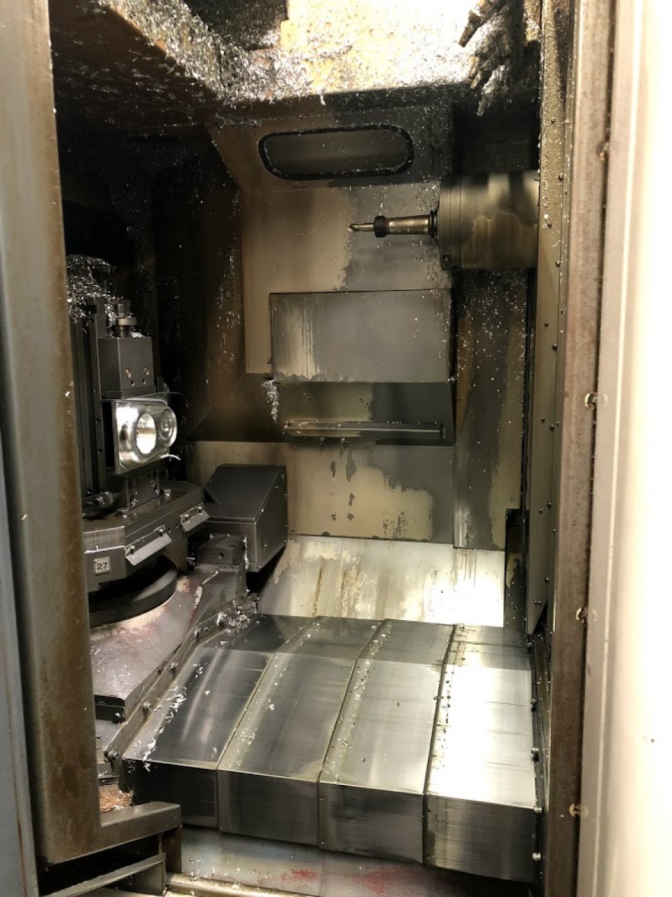 Isola Di Produzione Mazak FH-5800 Foto zona di lavoro 