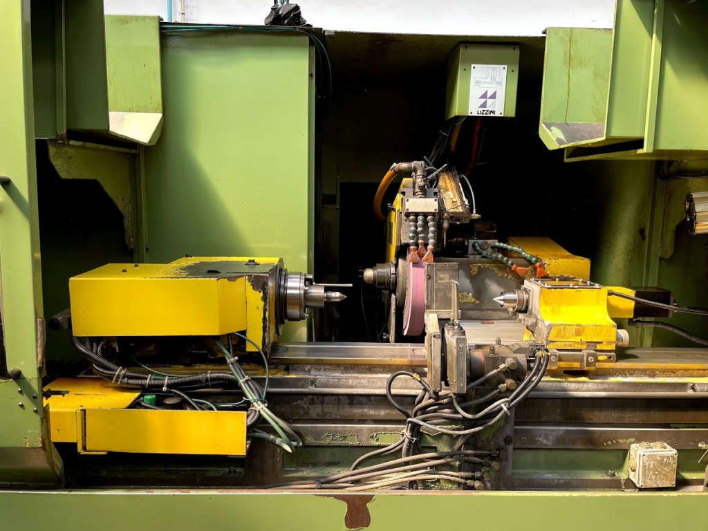 Rettifica Lizzini Sirio 15 CNC Foto zona di lavoro 