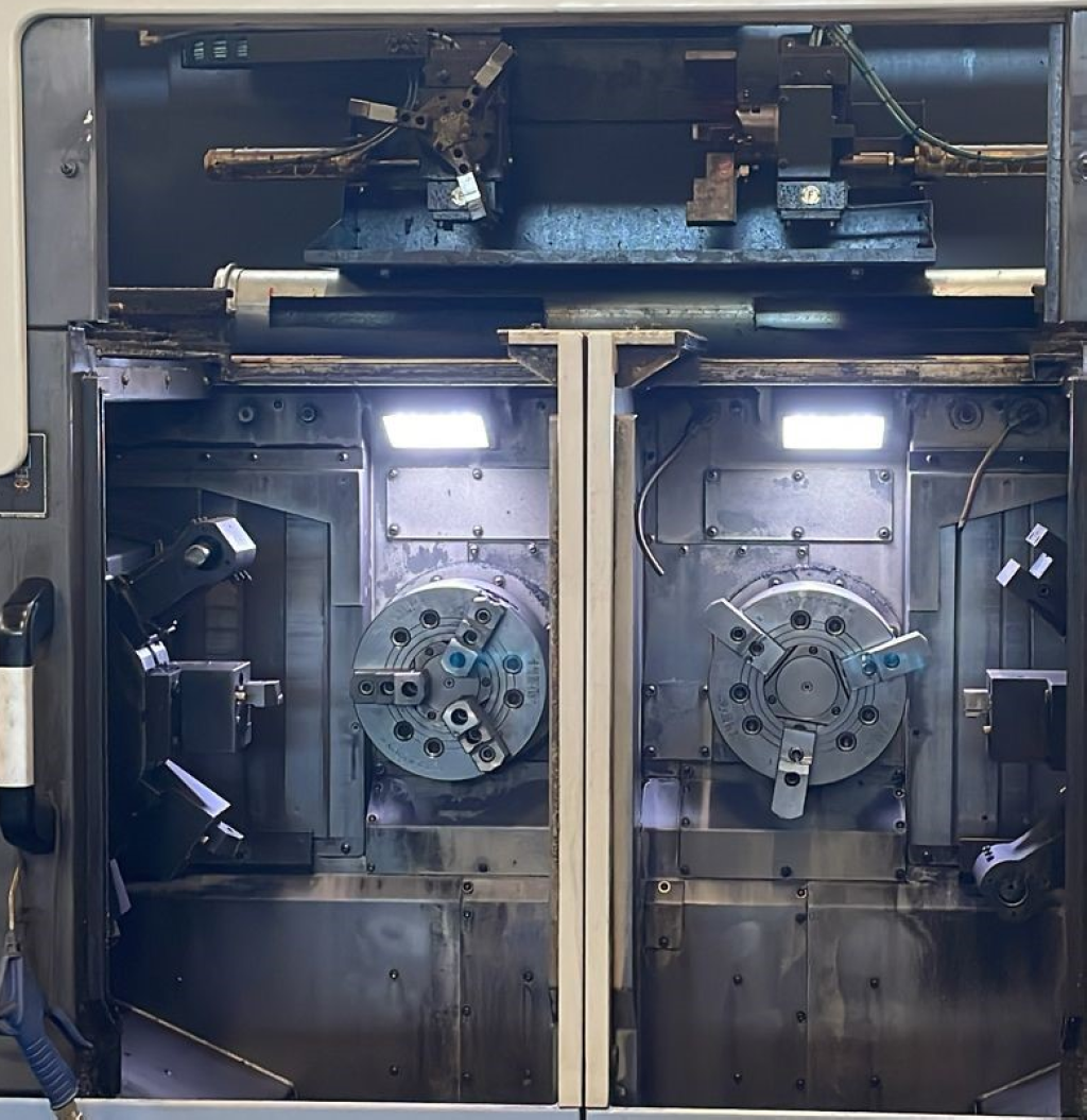 Tornio Bimandrino DOOSAN Puma TW2600M GL Foto zona di lavoro 