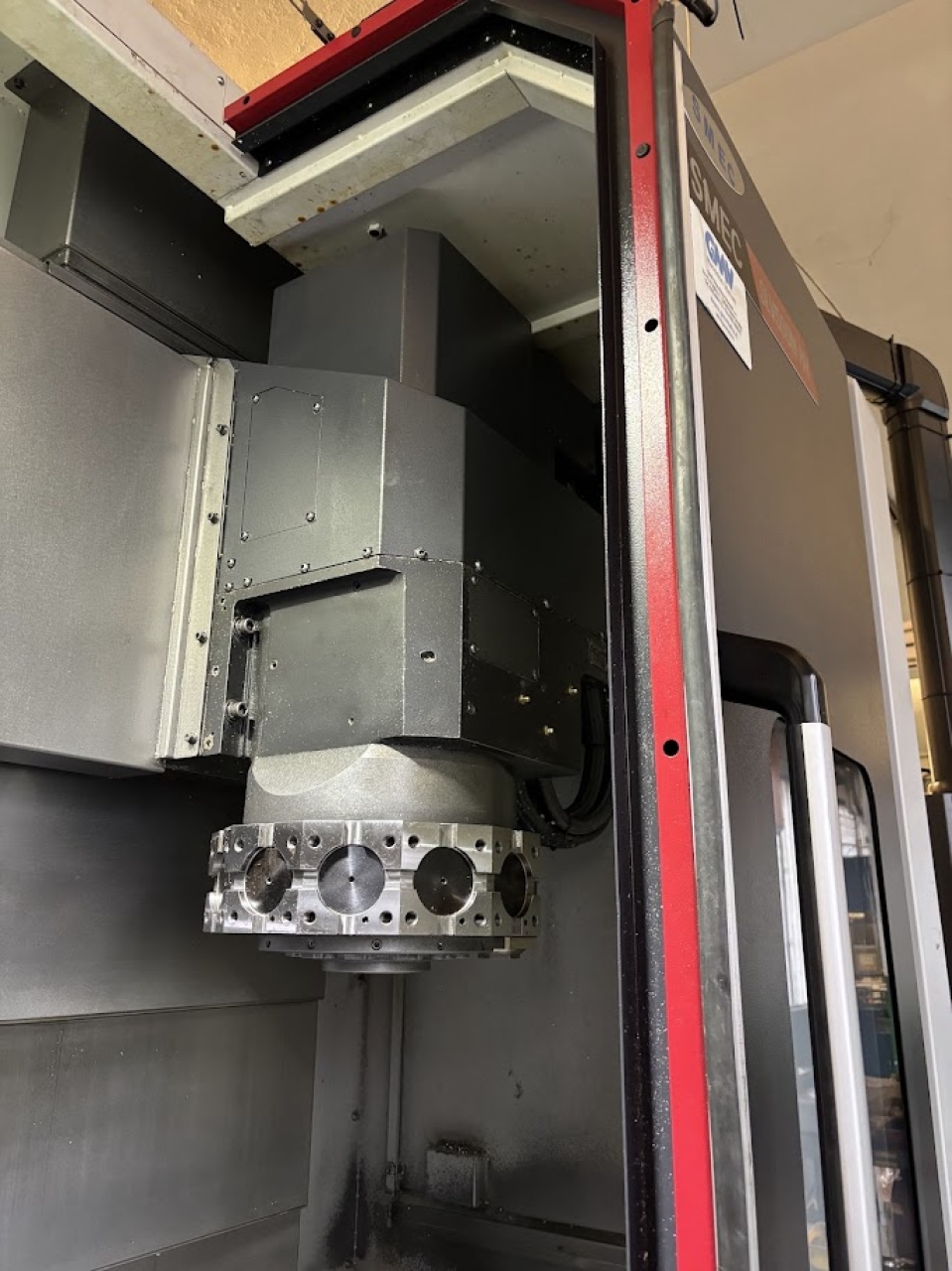 Tornio Verticale CNC SMEC SLV 500M Foto zona di lavoro 